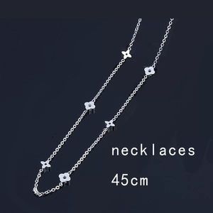 Zara 2022 Link Chain 4-petal Floral chocker Necklace
Silver Charms